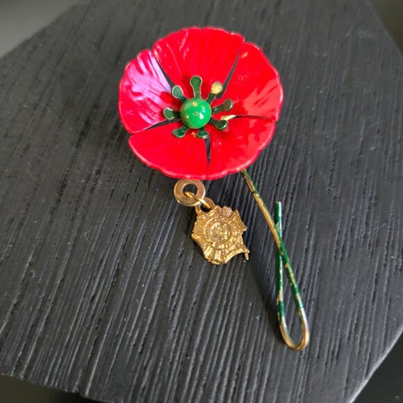 Commemorative Veterans of Foreign USA War Poppy Flower Brooch Pin Red Enamel VFW - Picture 1 of 9